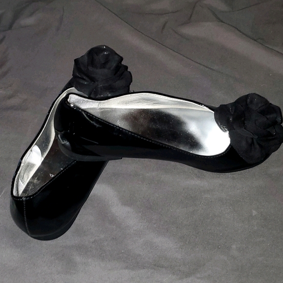 Flats - Picture 2 of 5